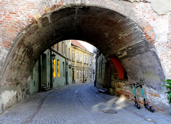 Zdjęcie z Polski - Brama Rybna od strony Rynku. Uwielbiam ten widok 😊