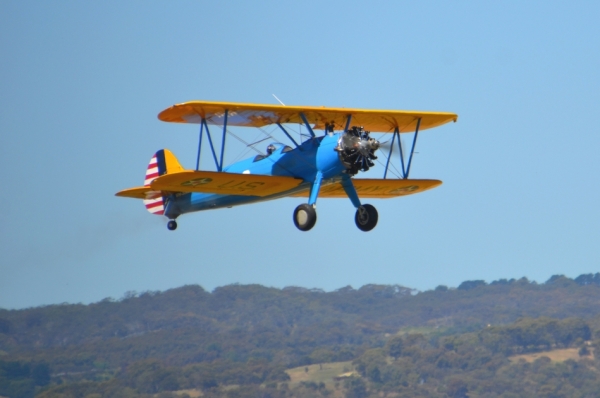 Zdjęcie z Australii - Boeing Stearman w locie