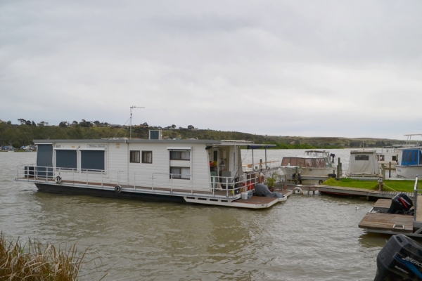 Zdjęcie z Australii - Zacumowany houseboat