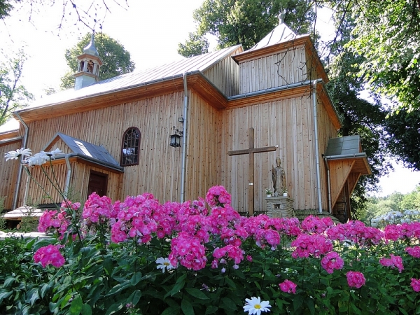 Zdjęcie z Polski - Dziś to rzymskokatolicki kościół p.w. Matki Bożej Nieustającej Pomocy.