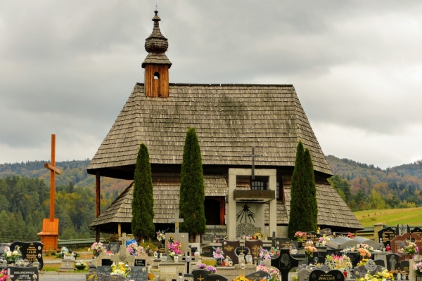 Zdjęcie z Polski - ten kościółek pw. Św. Sebastiana , który został wzniesiony przez miejscowych chłopów w 1722 roku,