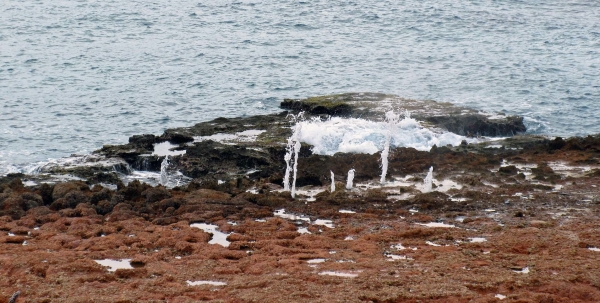 Zdjęcie z Kuby - Pseudo-gejzery (blow holes) niedaleko hotelu Carisol los Corales