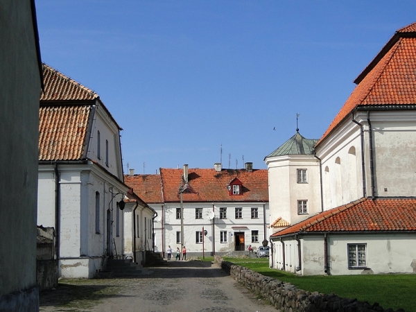 Zdjęcie z Polski - Jeszcze widok z ul. Koziej przed renowacją – z prawej Synagoga, z lewej Dom Talmudyczny.