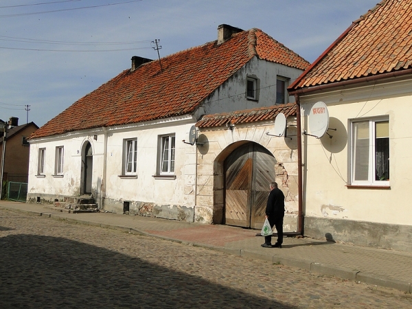 Zdjęcie z Polski - Wciąż jednak anteny psują nastrój tej urokliwej uliczki.