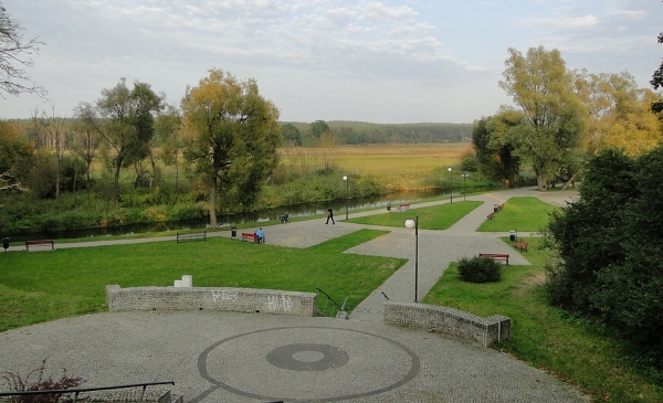 Zdjęcie z Polski - Parę kroków dalej mamy widok na nadrzeczne bulwary.