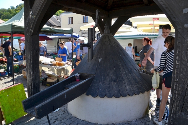 Zdjęcie z Polski - Kazimierski Rynek - studnia