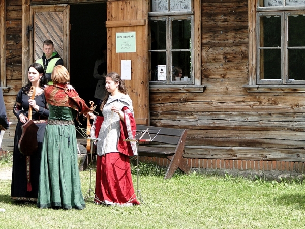 Zdjęcie z Polski - W pobliżu czekała już na swoją kolej jakiś zespół muzyki dawnej
