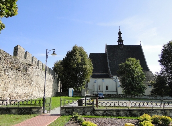 Zdjęcie z Polski - Wchodzimy w obręb murów przez małą bramkę obok kościoła św. Władysława
