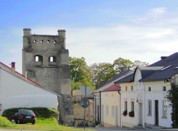 Zdjęcie z Polski - Dochodzimy do Bramy Krakowskiej, by ją podziwiać od strony miasteczka.