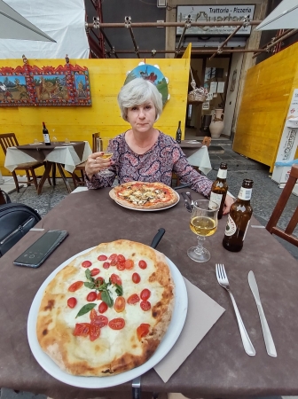 Zdjęcie z Włoch - A nawet dwie pizze ... :)