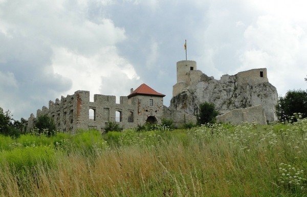 Zdjęcie z Polski - Kolejny zamek na naszej trasie mieścił się w Rabsztynie.