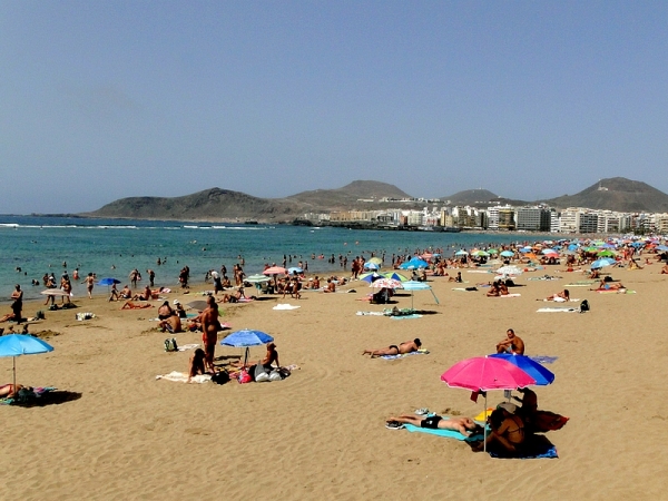 Zdjęcie z Hiszpanii - Plaża Las Canteras uważana jest za najpiękniejszą plażę miejską w Hiszpanii.