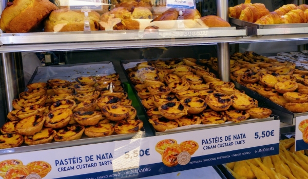 Zdjęcie z Portugalii - witryny tychże cukierni kuszą wszędzie w całej Portugalii... 