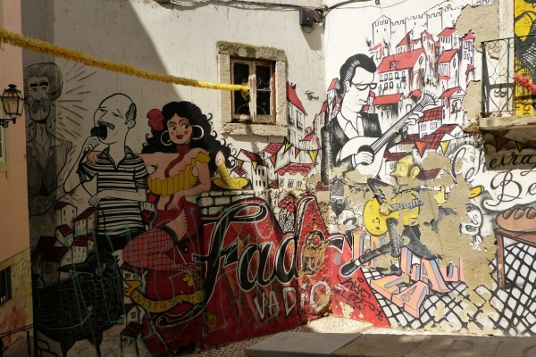 Zdjęcie z Portugalii - mural przedstawia Marię Severę Onofrianę- prekursorkę muzyki fado 