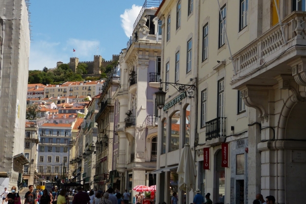 Zdjęcie z Portugalii - czas na wizytę w zamku św. Jerzego - o tam hen na samej górze :))