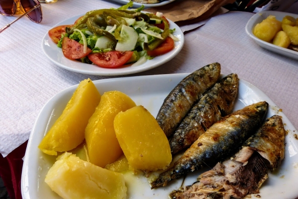 Zdjęcie z Portugalii - z Portugalii nie można wyjechać nie spróbowawszy słynnych grillowanych sardynek😊 