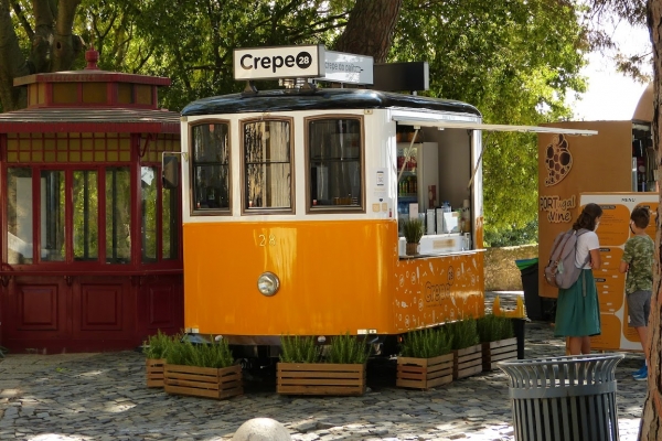 Zdjęcie z Portugalii - taka budka z lodami jako tramwaj 😜