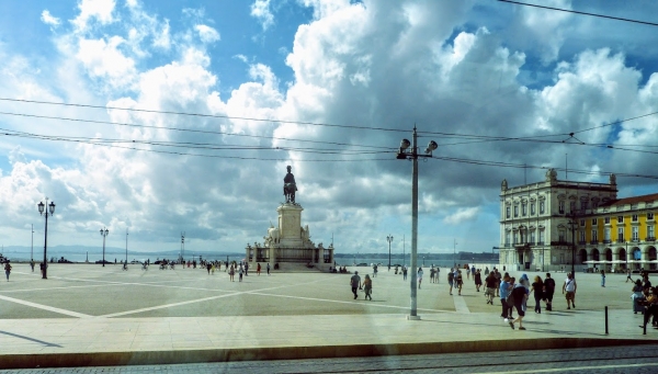 Zdjęcie z Portugalii - to dalszy ciąg zwiedzania Lizbony, tutaj widok na Praça de Commercio