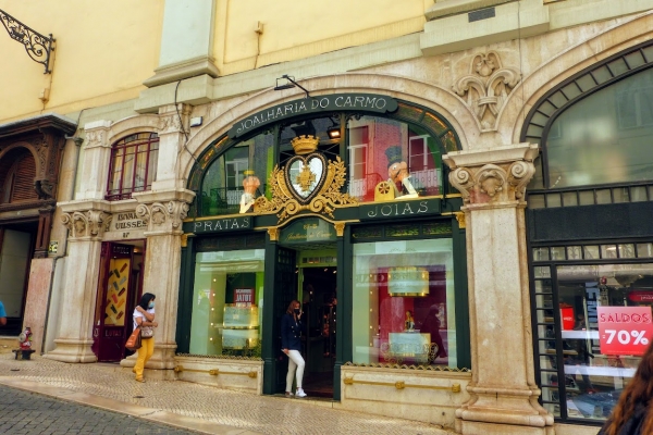 Zdjęcie z Portugalii - piękne witryny sklepowe; tutaj fasada w stylu art déco