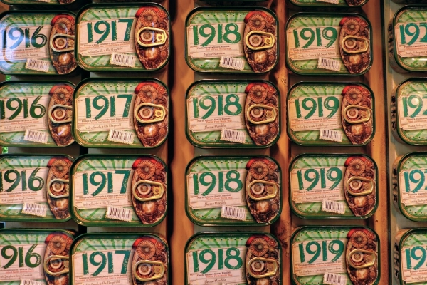 Zdjęcie z Portugalii - te daty, to nie jest rok ich produkcji, jak myślą niektórzy, he he...