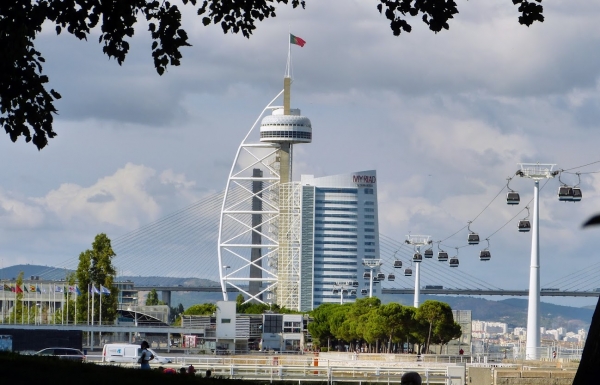 Zdjęcie z Portugalii - pierwsze skojarzenie: Żagiel z Dubaju (Burdż-al-Arab) - 😜