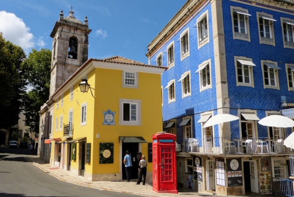 Zdjęcie z Portugalii - urokliwe kamieniczki przy Praça da República