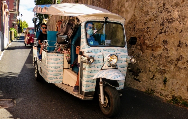Zdjęcie z Portugalii - "sardynkowy" tuk tuk 😁