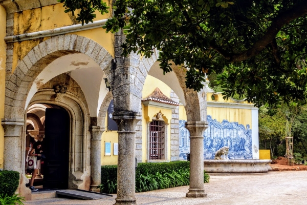 Zdjęcie z Portugalii - zaglądam do wewnętrznego patio