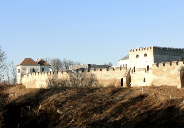 Zdjęcie z Polski - Nie po raz pierwszy tu jesteśmy, jednak mury Szydłowa zawsze robią wrażenie.