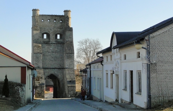 Zdjęcie z Polski - Z synagogi idziemy w kierunku Bramy Krakowskiej - jedynej zachowanej bramy miejskiej Szydłowa.