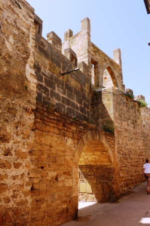 Zdjęcie z Hiszpanii - .... przyjemny spacer ulicą-okregiem, tzw: Cami de Ronda