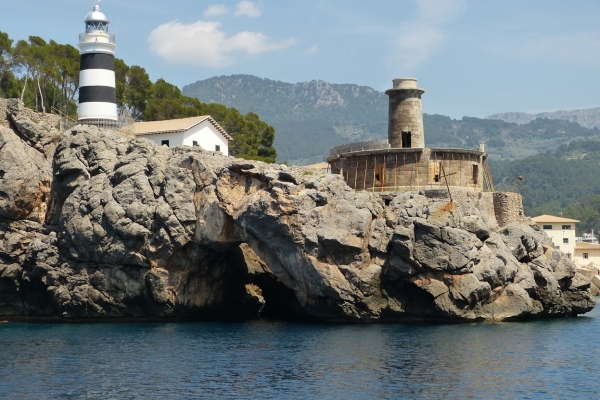 Zdjęcie z Hiszpanii - i już wyłania się latarnia w Puerto de Soller
