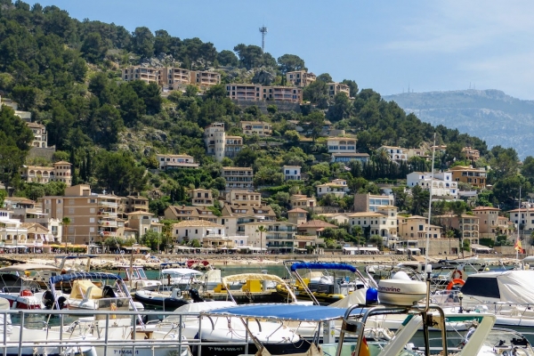 Zdjęcie z Hiszpanii - no i wyłania się widok na "riwierową" miejscówkę  Puerto de Soller...