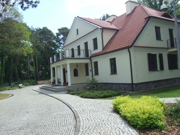 Zdjęcie z Polski - dworek prezydenta