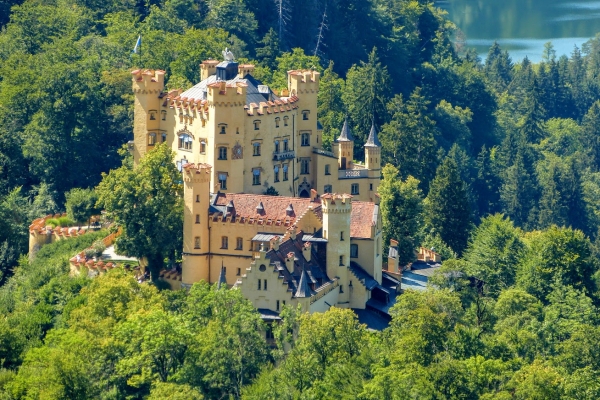 Zdjęcie z Niemiec - Hohenschwangau widziany z punktu widokowego na Neuschwanstein
