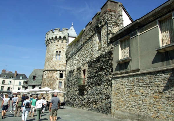 Zdjęcie z Francji - pozost. murów obronnych