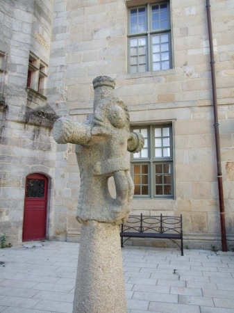 Zdjęcie z Francji - przed muzeum