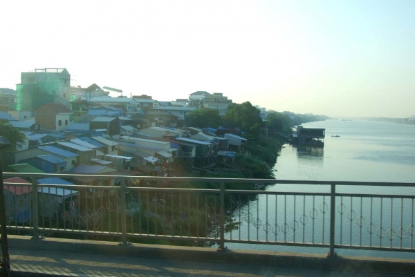 Zdjęcie z Tajlandii - brzeg Tonle Sap