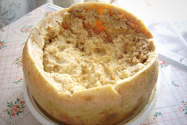 Zdjęcie z Włoch - słynny Carzu Marzu z larwami much:))