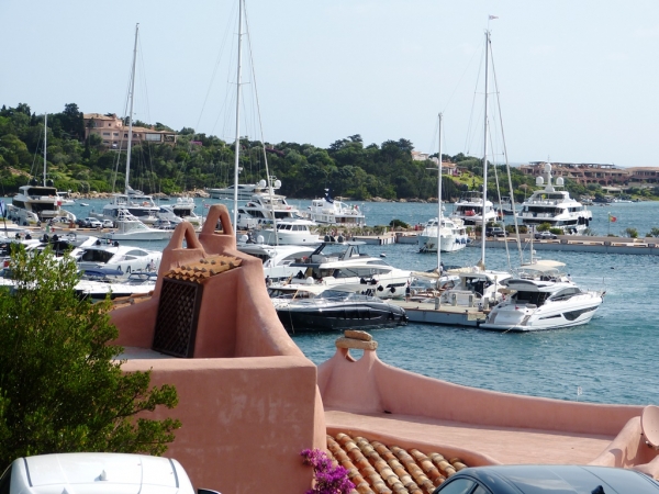 Zdjęcie z Włoch - w Porto Cervo spotkać można tutejszych bywalców. tych którzy mają tu swoje rezydencje i 