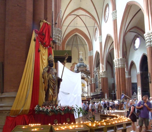 Zdjęcie z Włoch - posąg Petroniusza