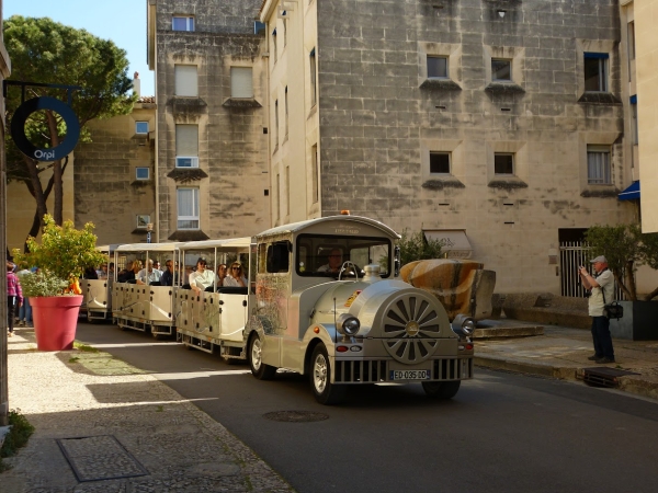 Zdjęcie z Francji - uliczkami Avignon...