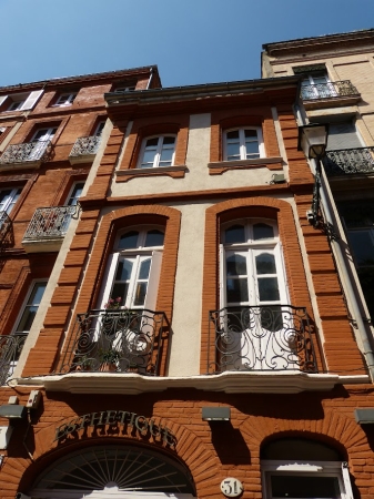 Zdjęcie z Francji - Tuluza to tez miasto ślicznych balustrad kutych przez mistrzów kowalstwa artystycznego 