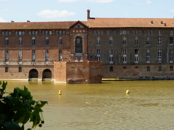 Zdjęcie z Francji -  Hotel -Dieu Saint-Jacques - bardziej z bliska...
