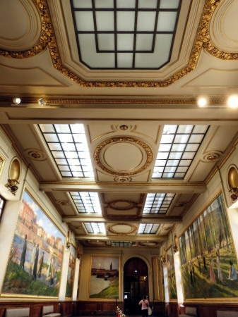 Zdjęcie z Francji - Sala Henri Martin Jest ozdobiona dziesięcioma dużymi płótnami Henri Martina