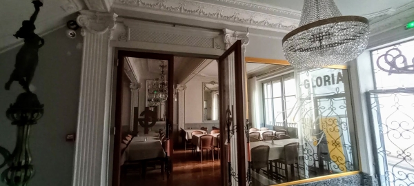 Zdjęcie z Francji - nasz hotel "Gloria" w nieco "pałacowych" klimatach :) 