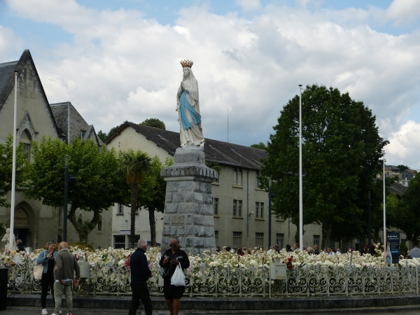 Zdjęcie z Francji - statua ukoronowanej MB ( Vierge Couronnee)