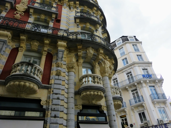 Zdjęcie z Francji - z zachwytem przyglądam się detalom architektonicznym niektórych budynków