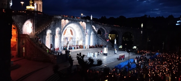 Zdjęcie z Francji - tutaj była zupełnie inna atmosfera niż w Fatimie, gdzie w smrodzie 