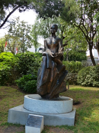 Zdjęcie z Andory - mijamy pomnik księżnej Gracji Patrycji (Grace Kelly) 